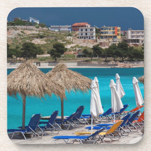 町のビーチフロント、クサミル コースター (正面)