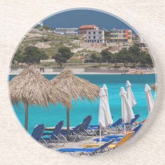 町のビーチフロント、クサミル コースター (正面)