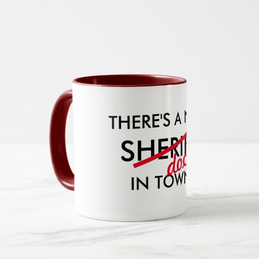 町の医学のしゃれに新しい保安官の医者があります マグカップ (正面左)