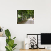 町の近くの田舎の土の道 ポスター (ホームオフィス)