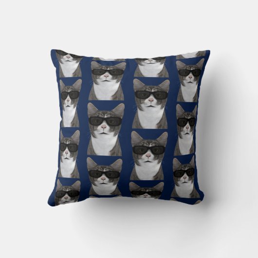 町クールの猫 クッション (裏面)