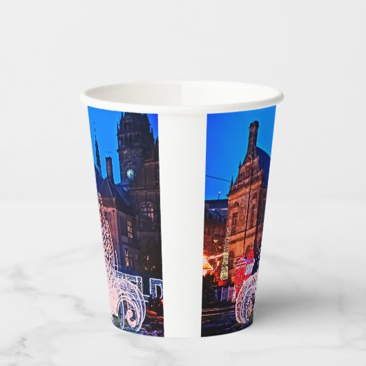 町役所前の装飾 紙コップ (左)