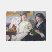 画家の母と妹ベルテ・モリソ フリースブランケット (正面(横))