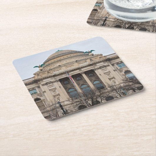 画期的なミルウォーキー公共図書館の外観 スクエアペーパーコースター (アングル)