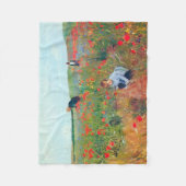 畑で花を摘むメアリーカッサット フリースブランケット (正面)