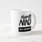 番号おもしろい忍者のハッシュタグ名 ジャンボコーヒーマグカップ (正面右)