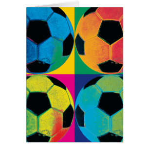 異なった色の4つのサッカーボール