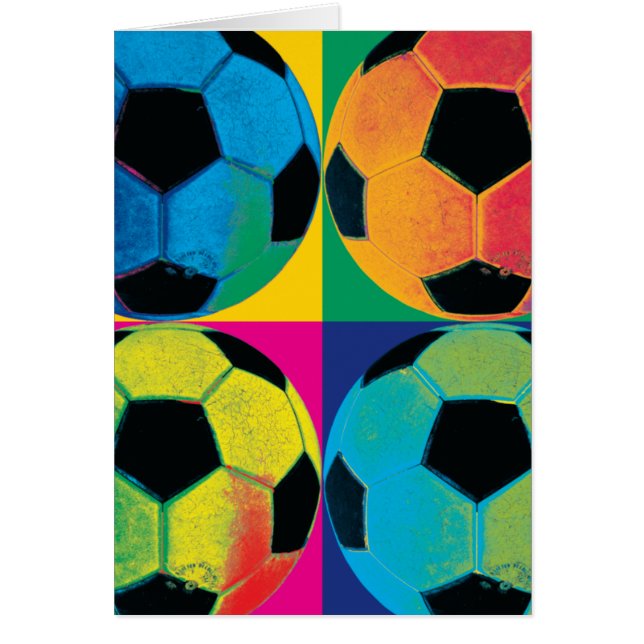 異なった色の4つのサッカーボール (正面)