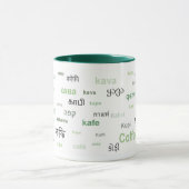 異なった言語(緑)のコーヒー マグカップ (中央)