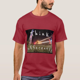 異なる思考のエクステンデッド・ブランダリングTシャツ Tシャツ