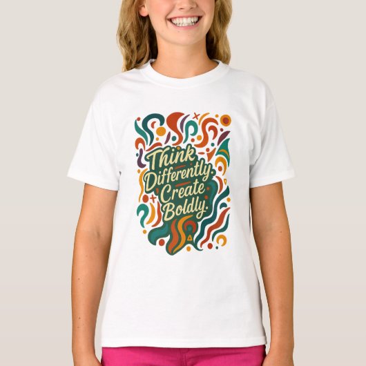 異なる思考を。 大胆に創造を。 — Fearless Minds Tシャツ (正面)