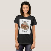 異世界に没頭スタック・オブ・ブックスTシャツ Tシャツ (正面フル)