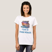 異世界に生きる - 読書家 Tシャツ (正面フル)