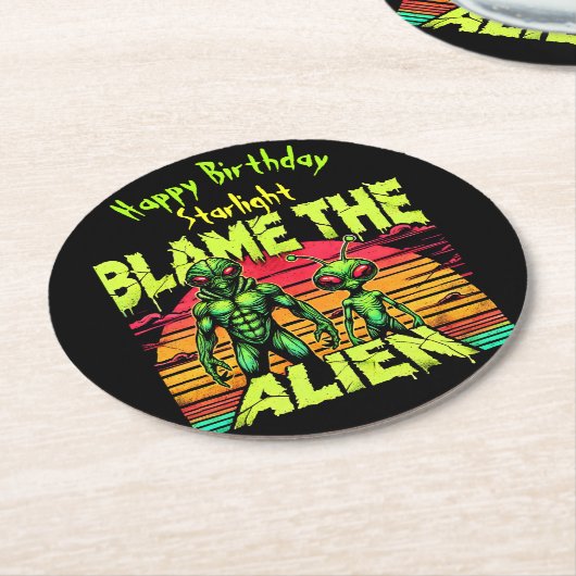 異世界のエイリアンが夕日を鮮やか見る ラウンドペーパーコースター (アングル)