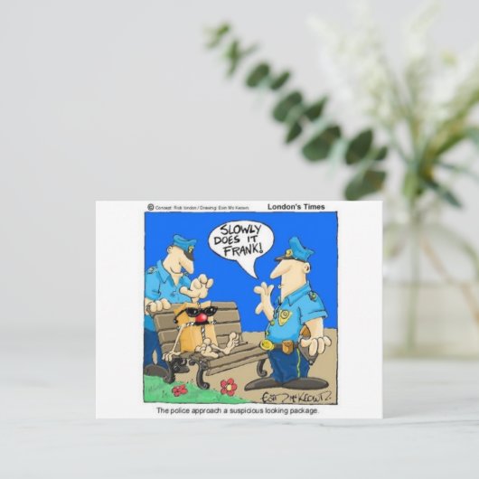 疑わしいパッケージおもしろい警察の漫画のギフト ポストカード (スタンド正面)