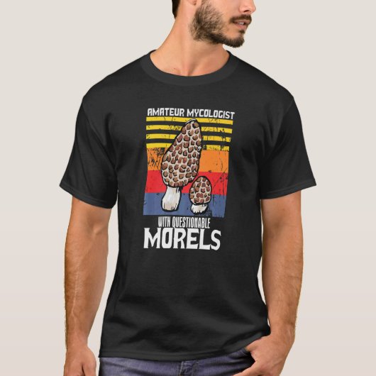 疑わしいモレルムスロを持つアマチュア菌学者 Tシャツ (正面)