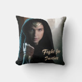 疑問に思女 クッション (正面)