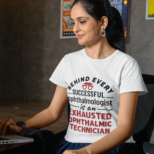 疲れおもしろいた眼科技師 Tシャツ