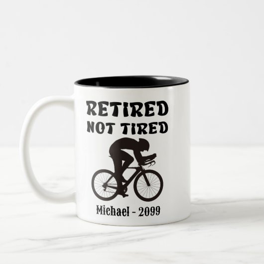 疲れおもしろいた退職したサイクリスト ツートーンマグカップ (左)