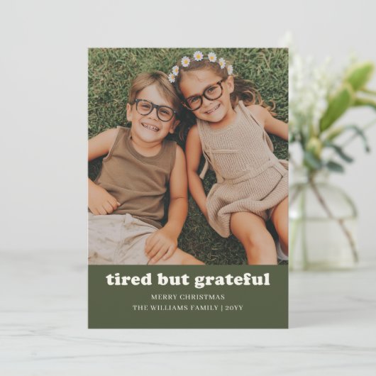 疲れたが感謝の家族のおもしろい写真クリスマス シーズンカード (スタンド正面)