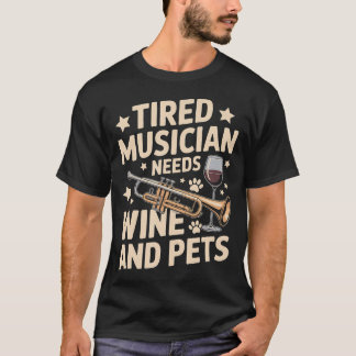 疲れたミュージシャンにはワインとペット おもしろTシャツ Tシャツ