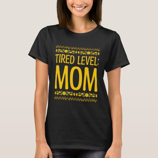疲れたレベルママ母の日ユーモア親ことわざ Tシャツ (正面)