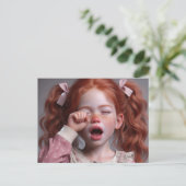 疲れた小さな女の子 ポストカード (スタンド正面)