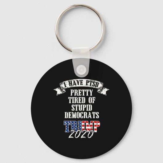 疲れた愚かな民主党トランプ2020アメリカ国旗Ptsd Gi キーホルダー (正面)
