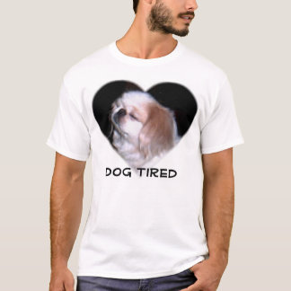 疲れている犬 Tシャツ