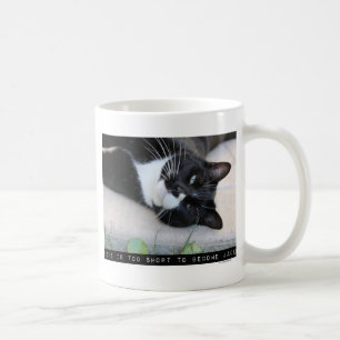 疲れ切ったおもしろいな猫があないで下さい コーヒーマグカップ