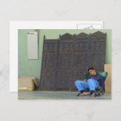 疲れ果て – 金曜日の市場、クウェートの人々 ポストカード (正面/裏面)