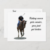 疾走するサラブレッド馬とライダーハガキ ポストカード (正面/裏面)