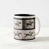 疾走する馬のジョッキーは、「Animaからの627をめっきします ツートーンマグカップ (正面右)