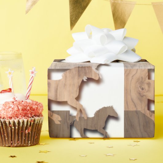 疾走する馬の木製シルエット ラッピングペーパー (誕生日パーティー)