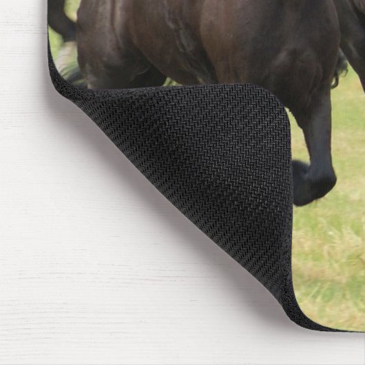 疾走するFriesianの馬のマウスパッド マウスパッド (コーナー)