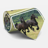 疾走するFriesianの馬 ネクタイ (ロール)