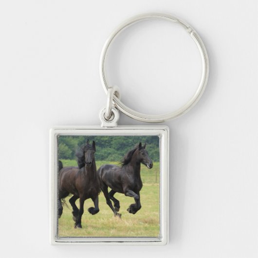 疾走するFriesianの馬Keychain キーホルダー (正面)