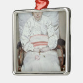 病気の女の子 メタルオーナメント (左)