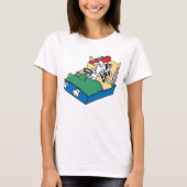 病気の犬がベッドにいる Tシャツ (正面)