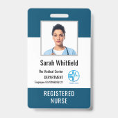 病院のパーソナライズされたロゴと従業員の写真ID バッジ (正面)