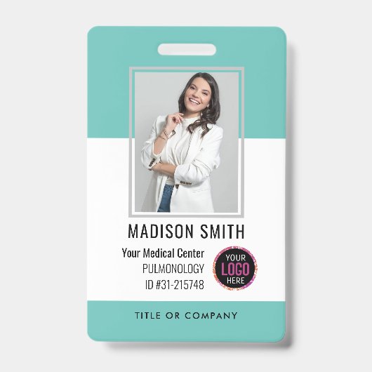 病院パーソナライズされた従業員のロゴと写真IDが間違っている バッジ (正面)