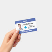 病院従業員の写真名ロゴブルー白黒 バッジ (手持ち)