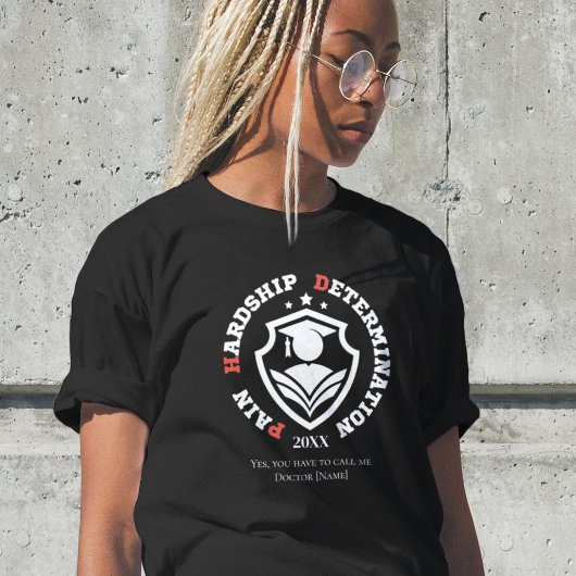 痛み、苦難、決意 - 面白い博士号の引用 Tシャツ