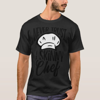 痩せこけたシェフの料理長を決して信用しない Tシャツ