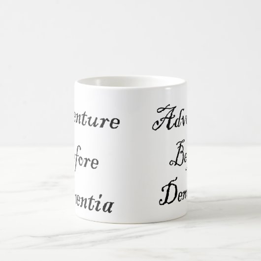 痴呆のマグのおもしろいな旅行者のマグの前の冒険 コーヒーマグカップ (中央)