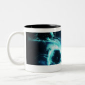 癌細胞の芸術的なレンダリング ツートーンマグカップ (左)