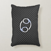 癌〔占星術の〕十二宮図シンボルブラックカーボンファイバープリント アクセントクッション (正面(垂直))