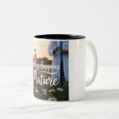 癒しの芸術:自然と医学のマグカップ ツートーンマグカップ (正面右)