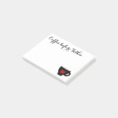 発声映画のコーヒー常習者のマグのハートの前のコーヒー ポストイット (アングル)