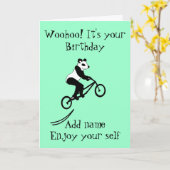 発育阻害のバイクもしくは自転車に乗る人のパンダのバースデー・カード カード (黄色い花)